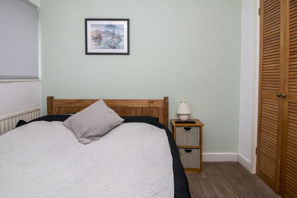 Фото Lovely Rooms in a Quiet Place of Woking