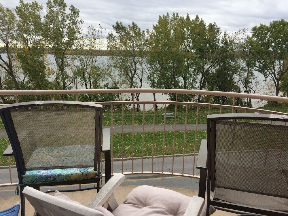 Фото Cozy water front Montreal