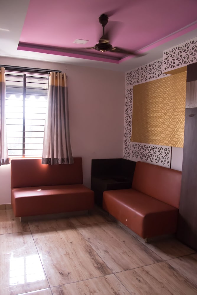 Фото Hotel Shree Palace & Restaurant