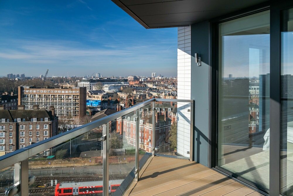 Фото Deluxe Victoria Home close to Buckingham Palace