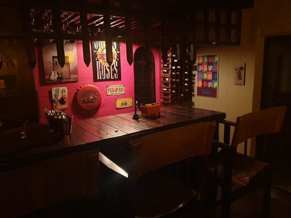 Фото Airport Tower Lodge