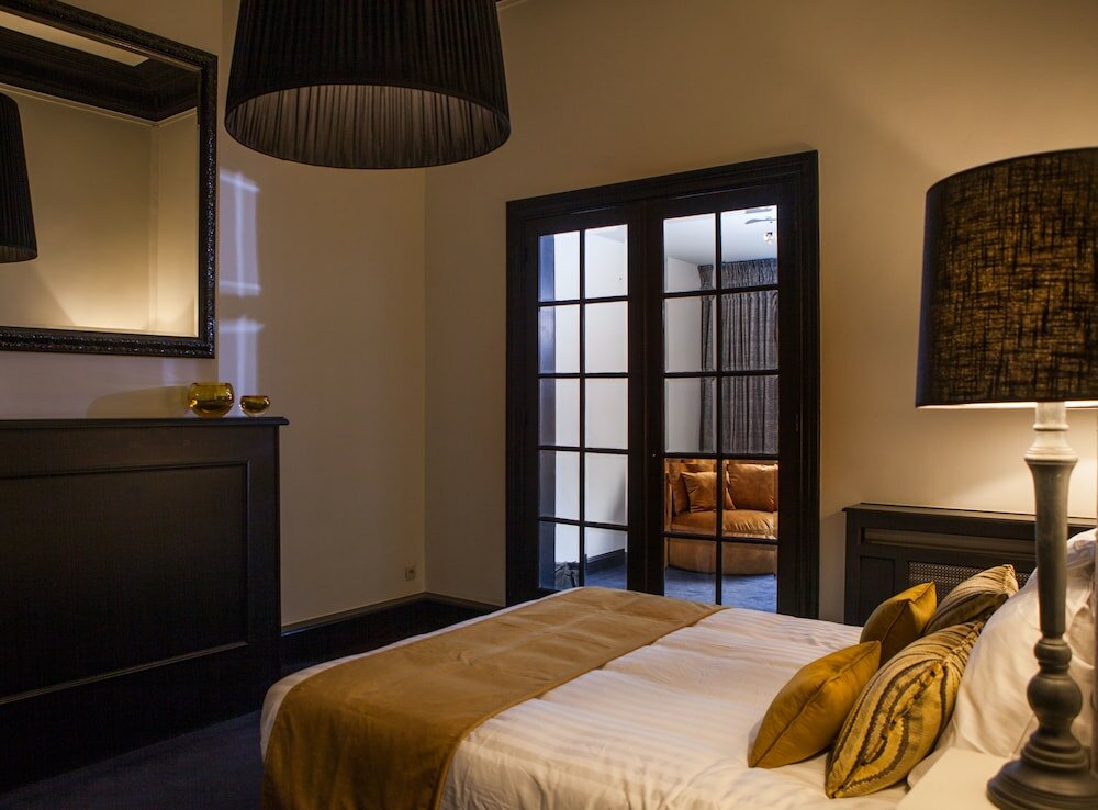 Фото B in Antwerp