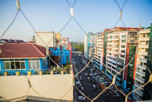 Гостиница Golden Gate China Town Hotel в Янгоне
