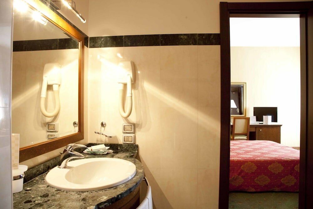 Фото Hotel Jolly