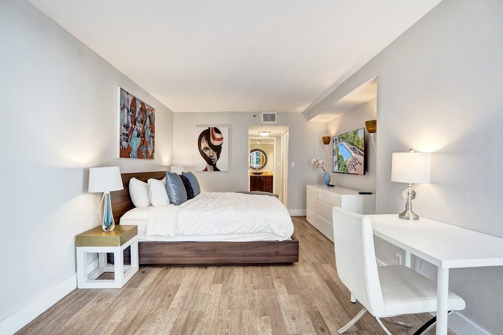 Фото 3 Bedroom Condo With Stunning Balcony View