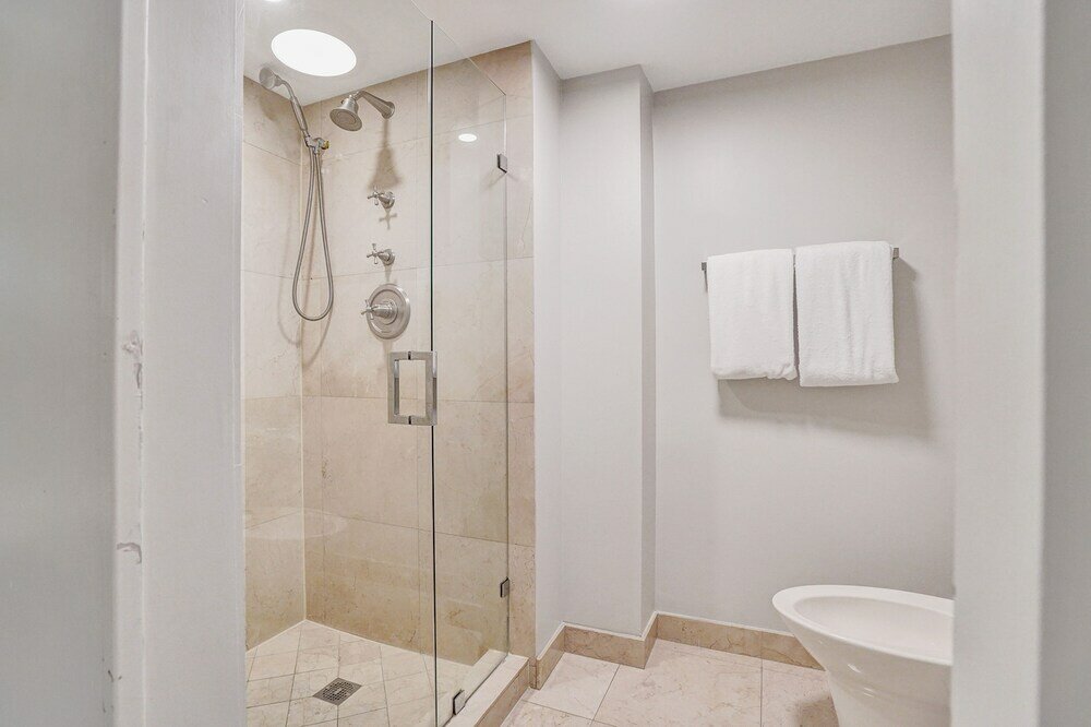 Фото 3 Bedroom Condo With Stunning Balcony View