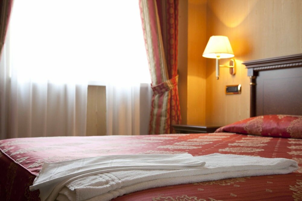 Фото Hotel Jolly