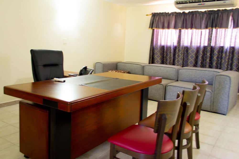 Фото Constellation Hotel