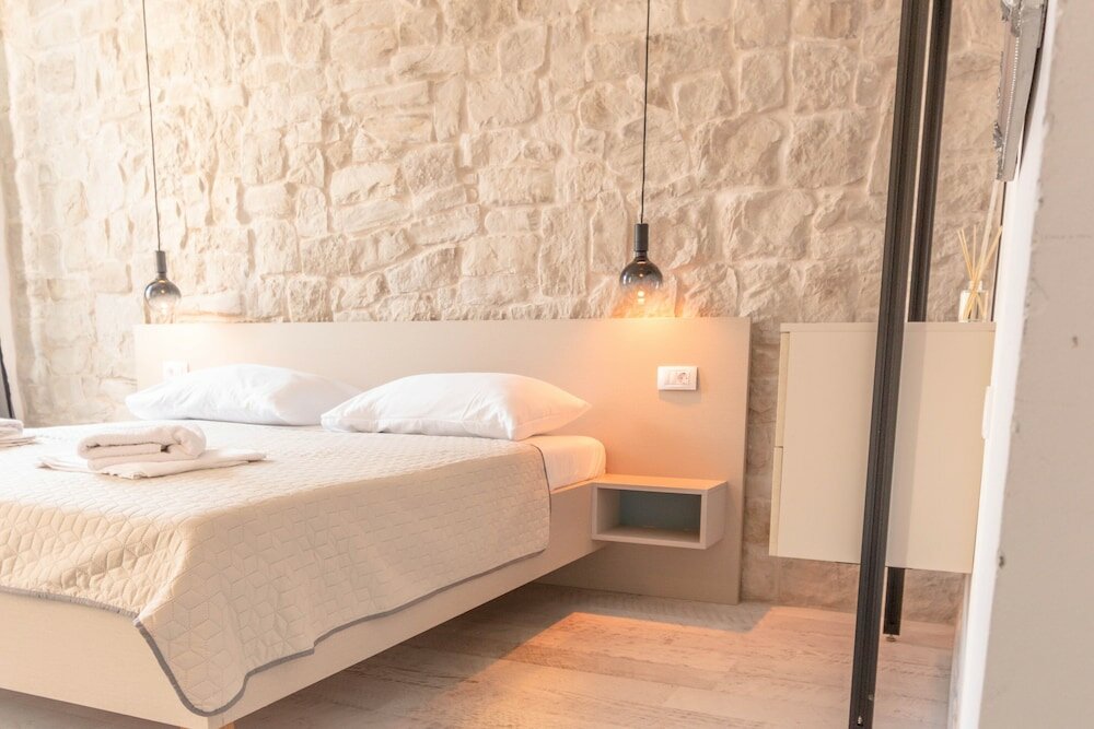 Фото City Center Studio Apartments L&b