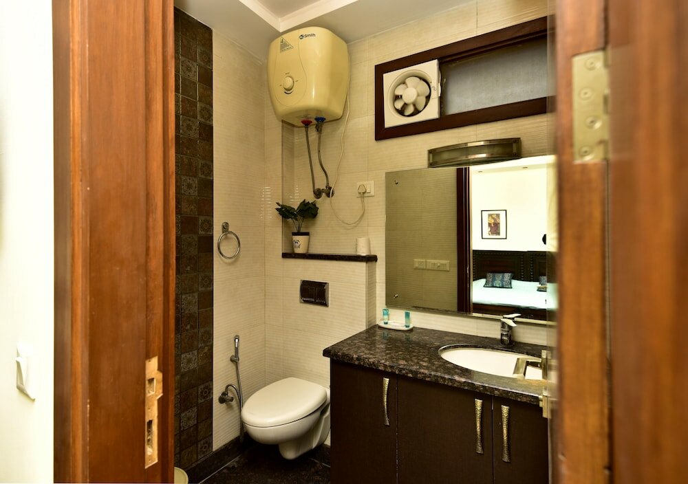 Фото Woodpecker Service Apartments Green Park