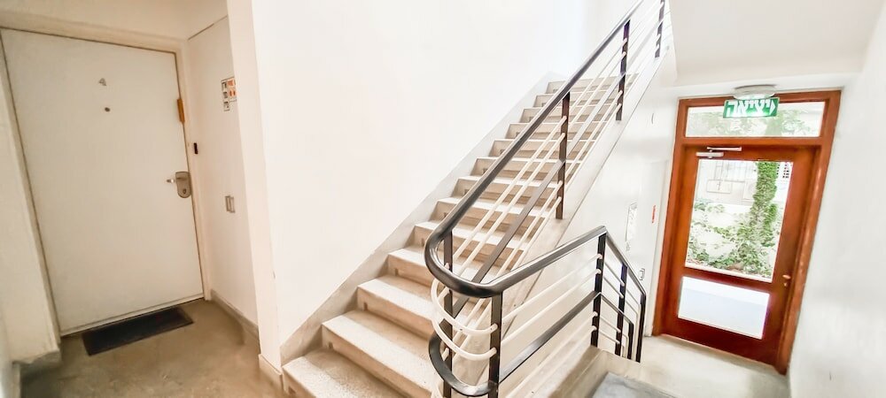 Фото Charming 2bdr apt W Private Garden Tl41