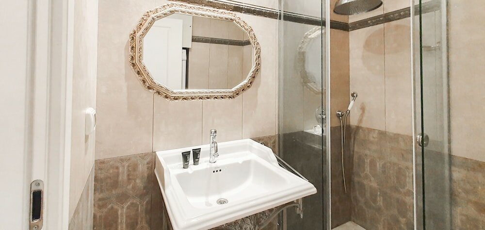 Фото Charming 2bdr apt W Private Garden Tl41