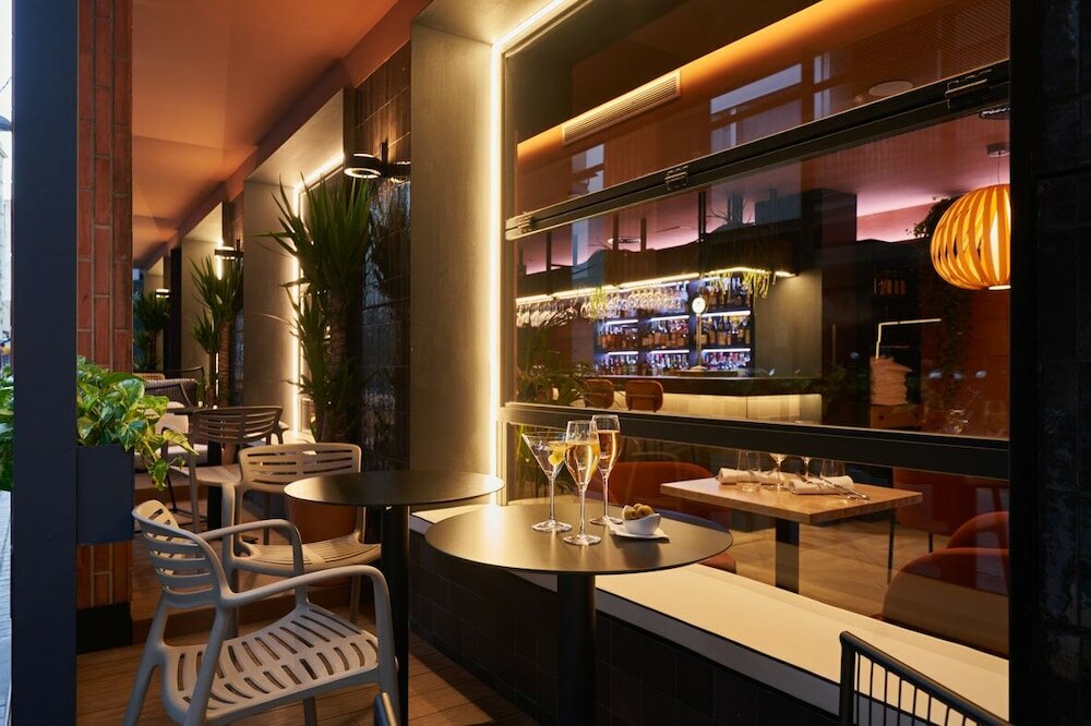 Фото Aparthotel Augusta Barcelona