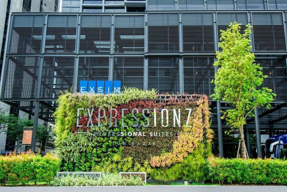 Фото Expressionz Professional Suites by iHost Homes 2