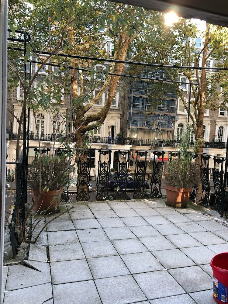 Фото The Beaufort Hotel