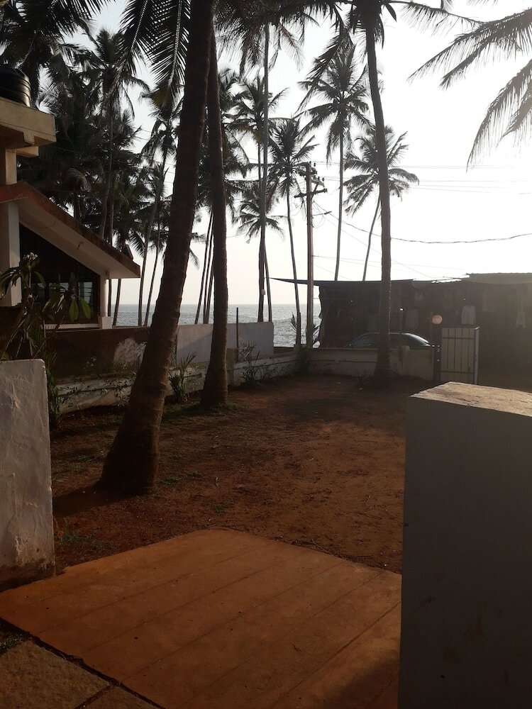 Фото Hotel Dhuni Resorts goa