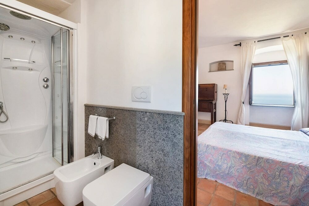 Фото Torre del Saraceno