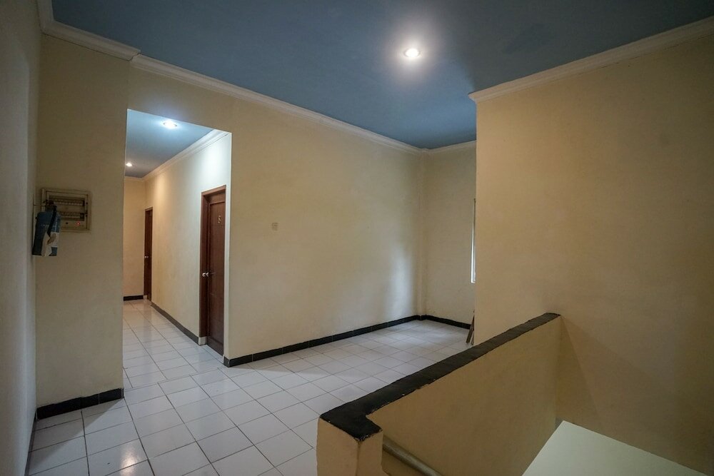 Фото Oyo 448 Hotel Central