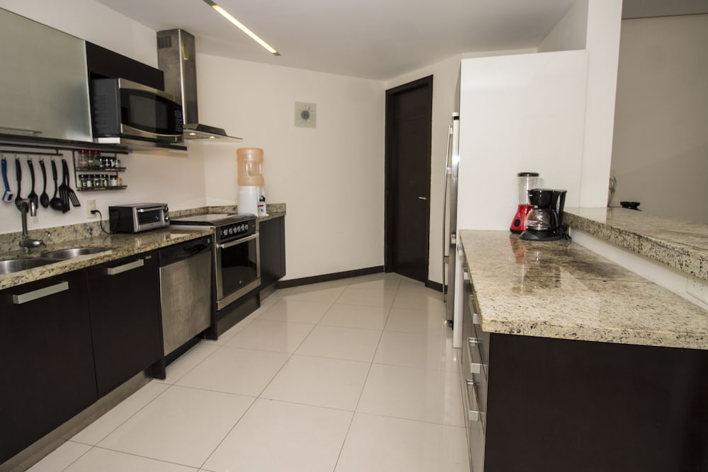 Фото Downtown Apartment Oasis 12