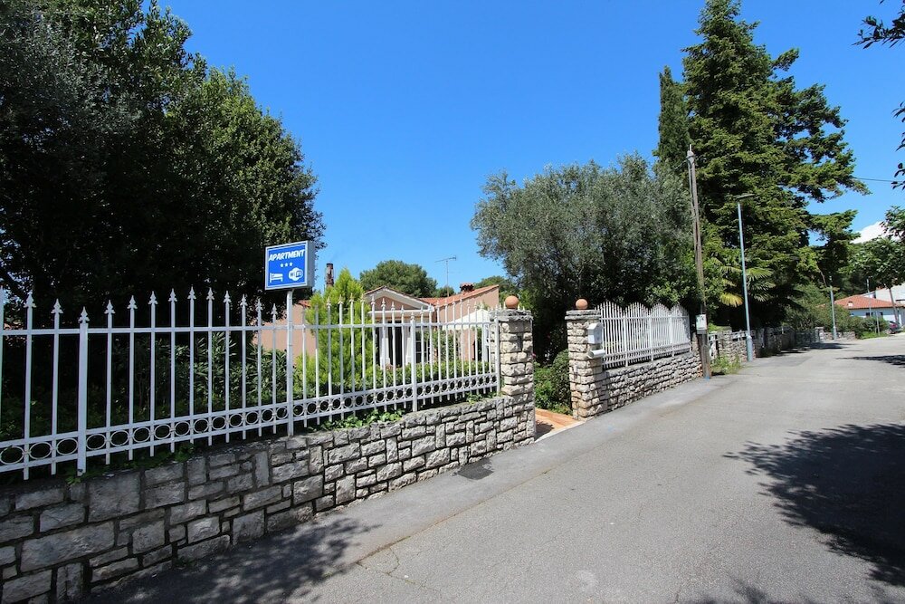 Фото Apartments Villa Lucu