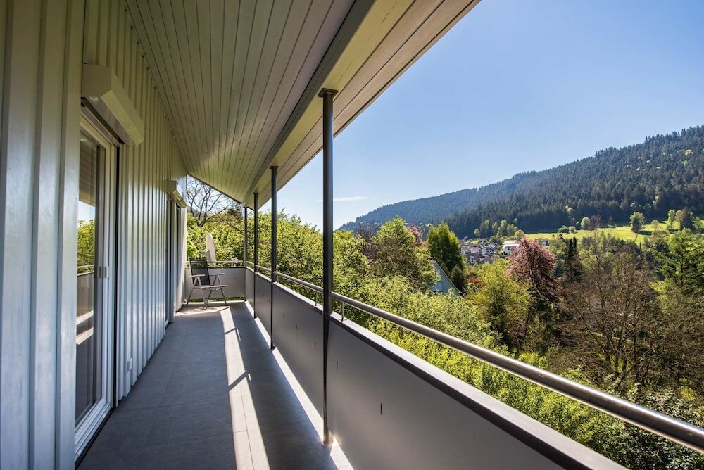 Фото Traum-Ferienhaus auf der Burghalde