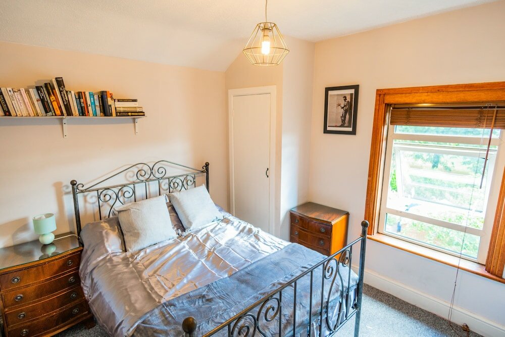 Фото Windsor Apartment with Parking