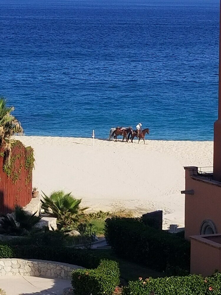 Фото 1 Minute to the Sand