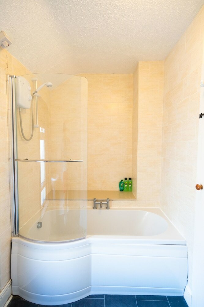 Фото Windsor Apartment with Parking