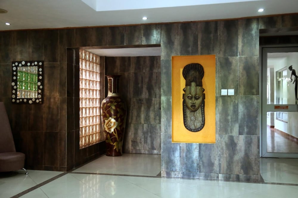 Фото La Cour Hotel Apartments