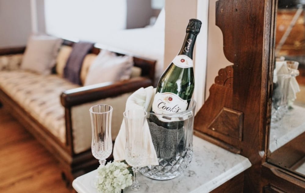 Фото Mathis House, A Victorian Bed & Breakfast and Tea Room at 600 Main