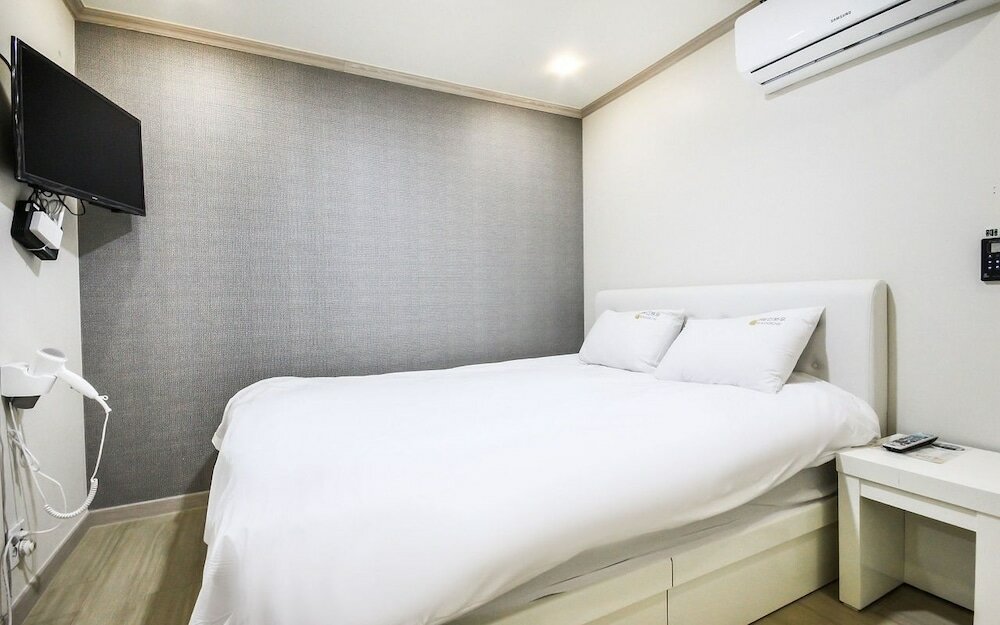 Фото Yeosu Rainbow Self Check-in Motel