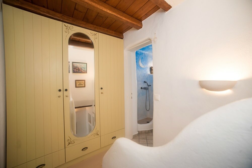 Фото Anemoessa House