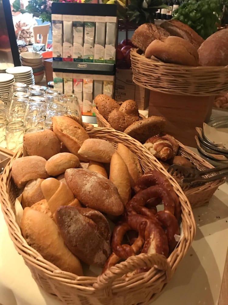 Фото Hotel Schwarzwälder Hof