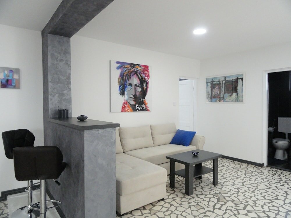 Фото Petrovac Holiday House with pool