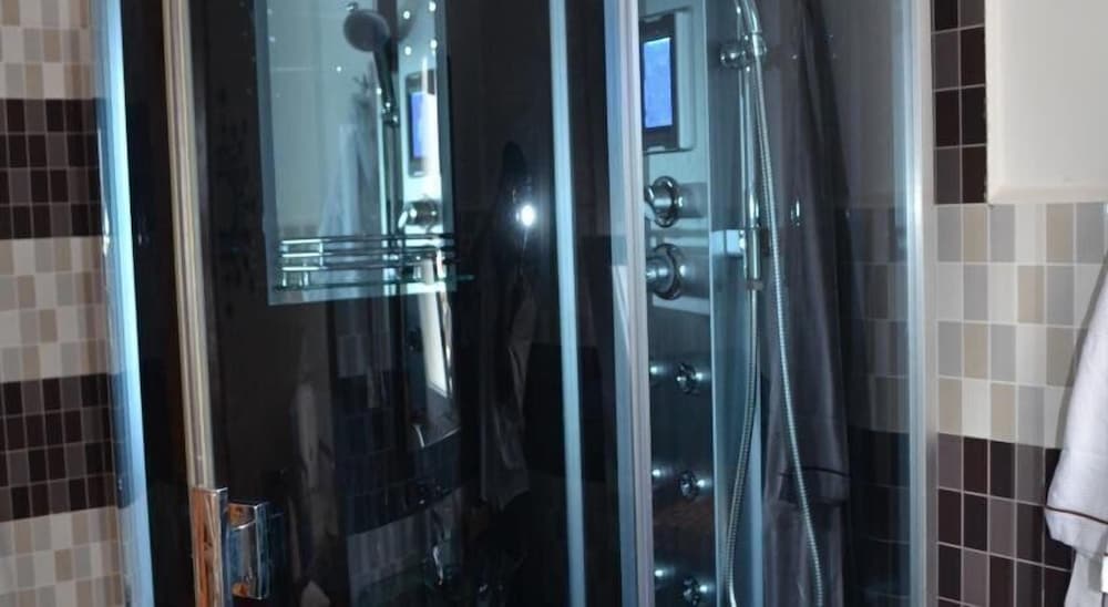 Фото Red Island Inn