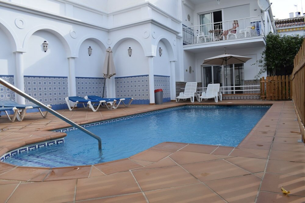 Фото Apartamentos El Jardin