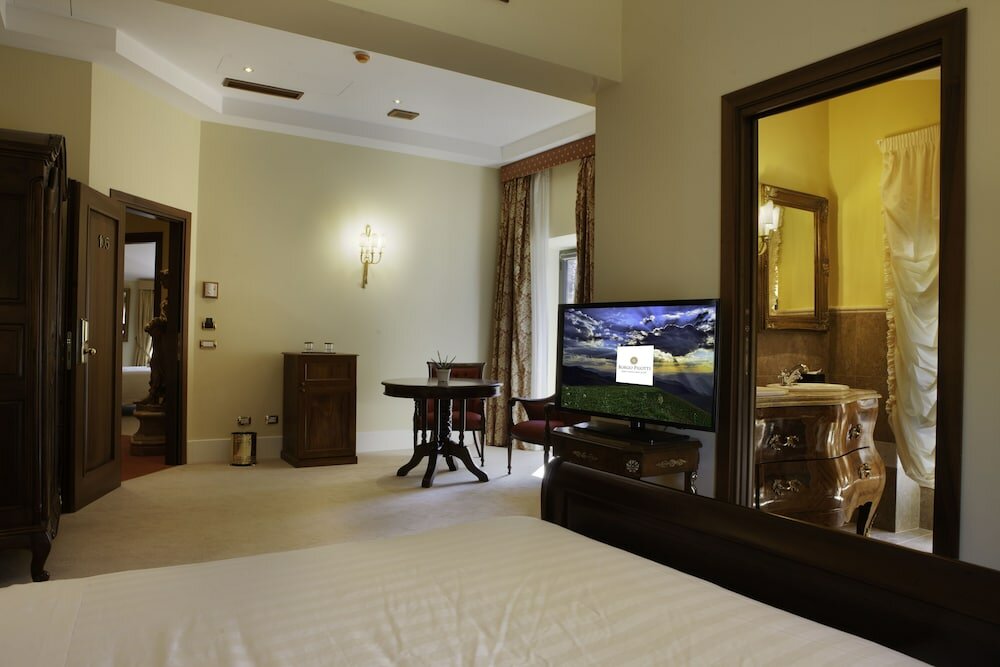 Фото Borgo Pilotti Hotel & Restaurant