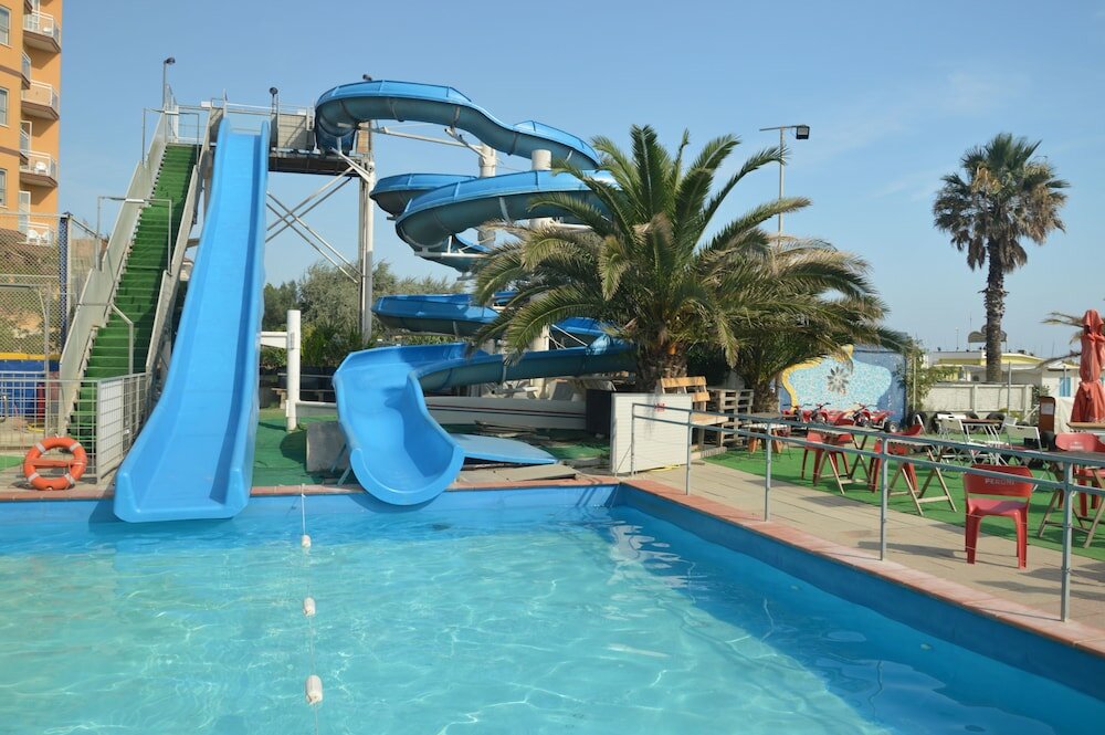 Фото Hotel Karin