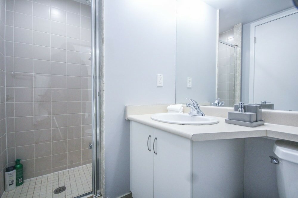 Фото Sarkar Suites - Fort York Blvd