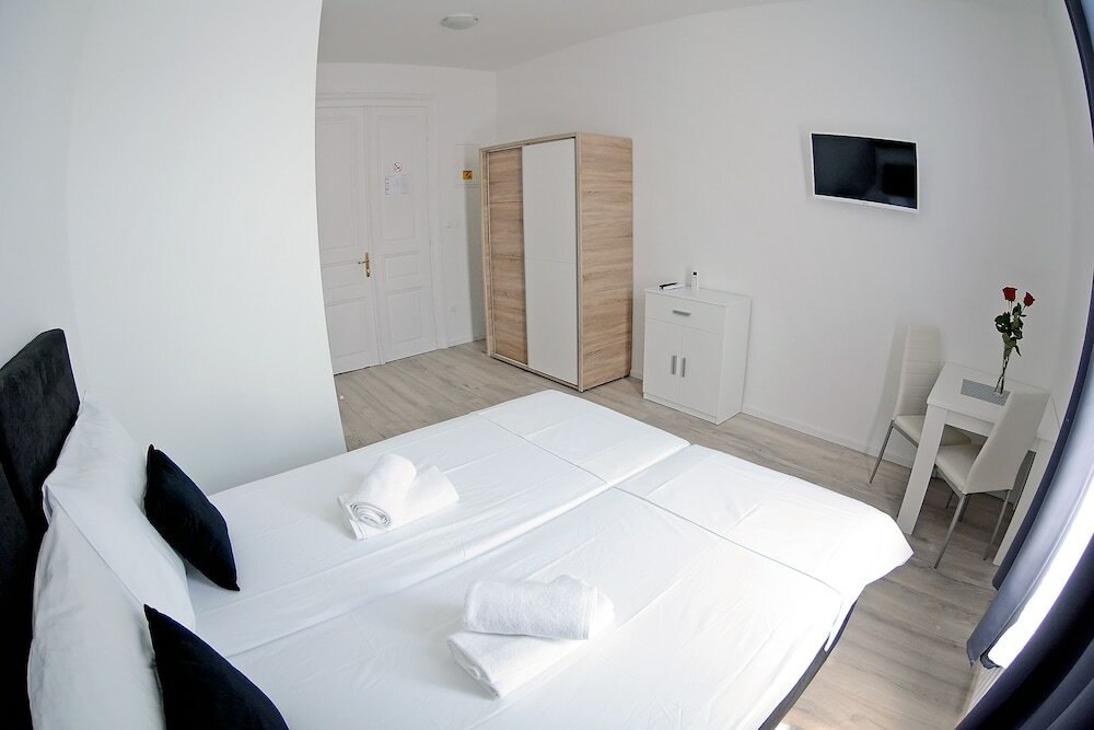 Фото Virtus Apartments and Rooms