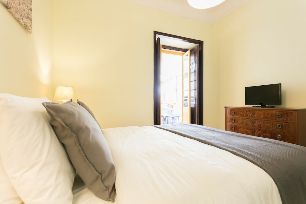 Фото Vintage Apartment in Historic Lisbon