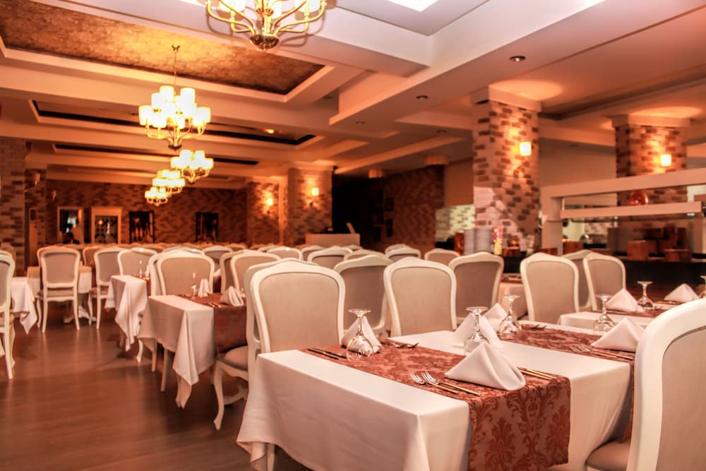 Фото Vuni Palace Hotel