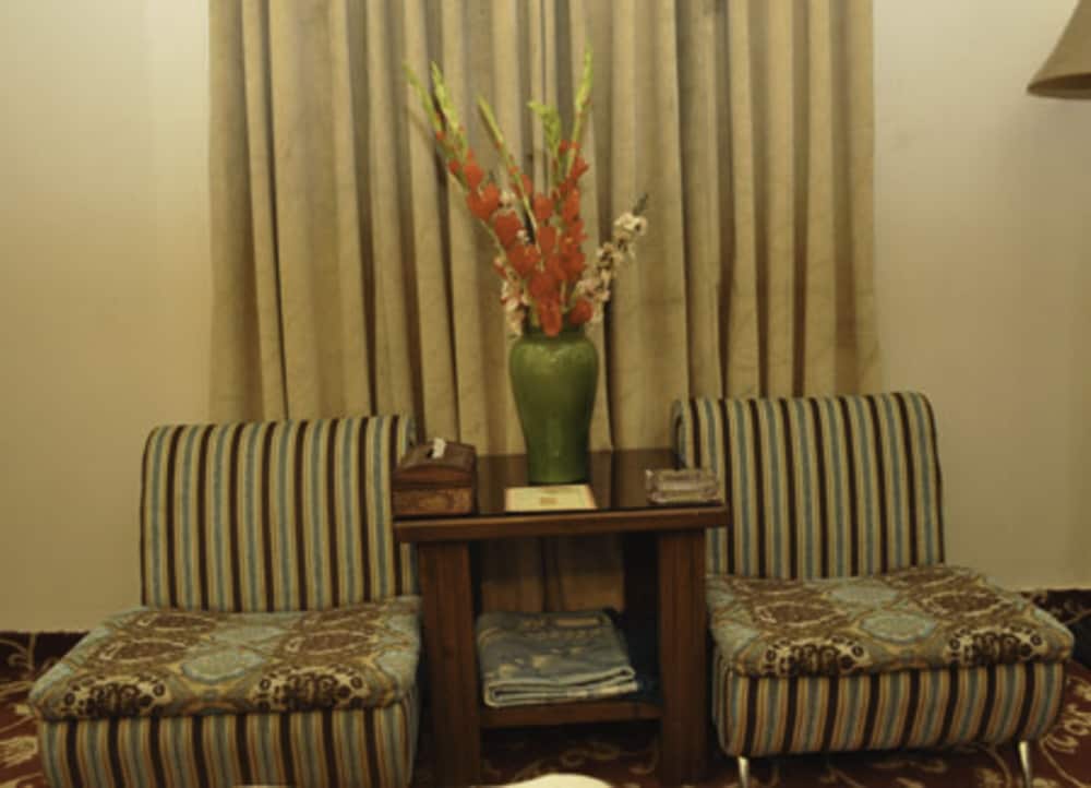 Фото Raj One Hotel