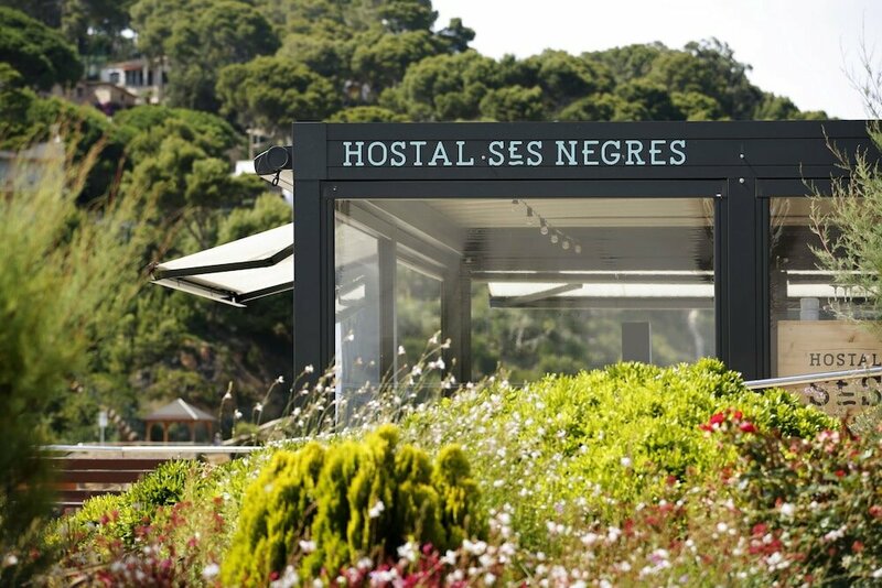 Гостиница Hostal Ses Negres