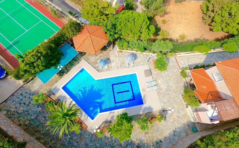 Фото отеля 2