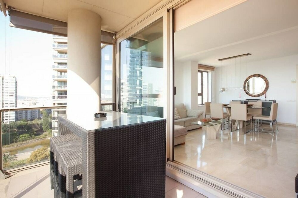 Фото Akira Flats Diagonal Mar