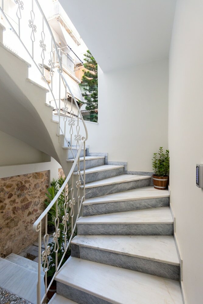 Фото Dinostratus House