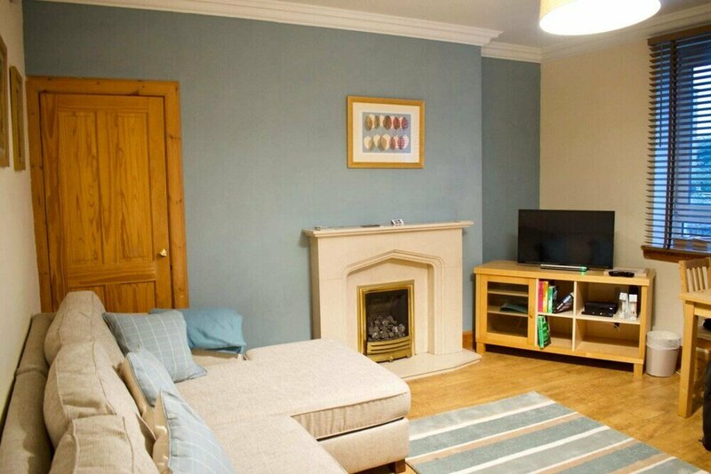 Гостиница Newly Refurbed Home With Free Parking в Эдинбурге