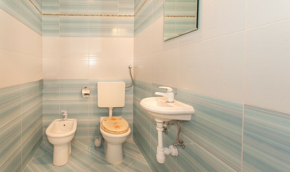 Фото Three Wells Apartment