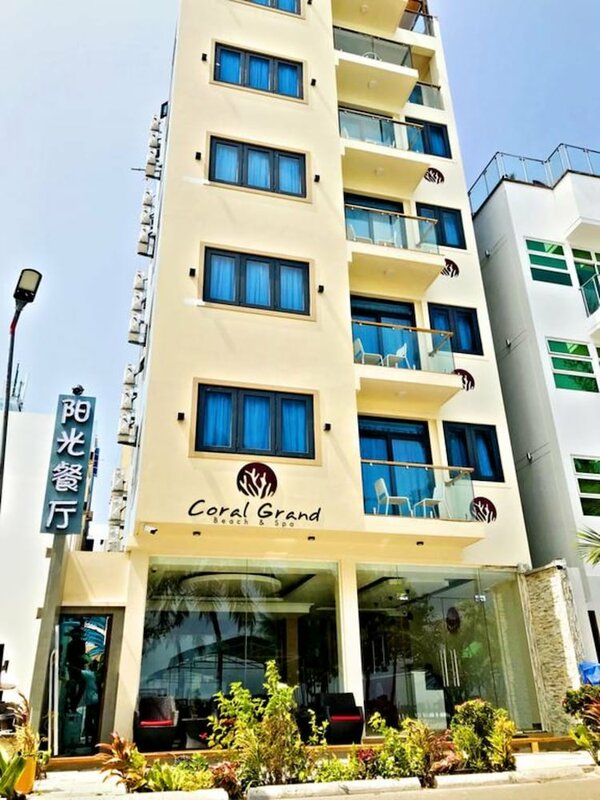 Гостиница Coral Grand Beach & SPA в Мале